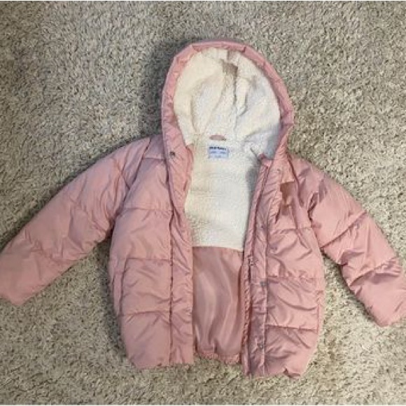 Old Navy
Sherpa lined hooded puffer coat sz 10/12 - Picture 2 of 3